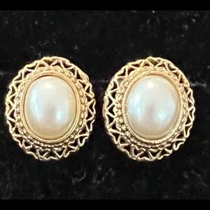 Golden Pearl(ish) Earring. Clip.